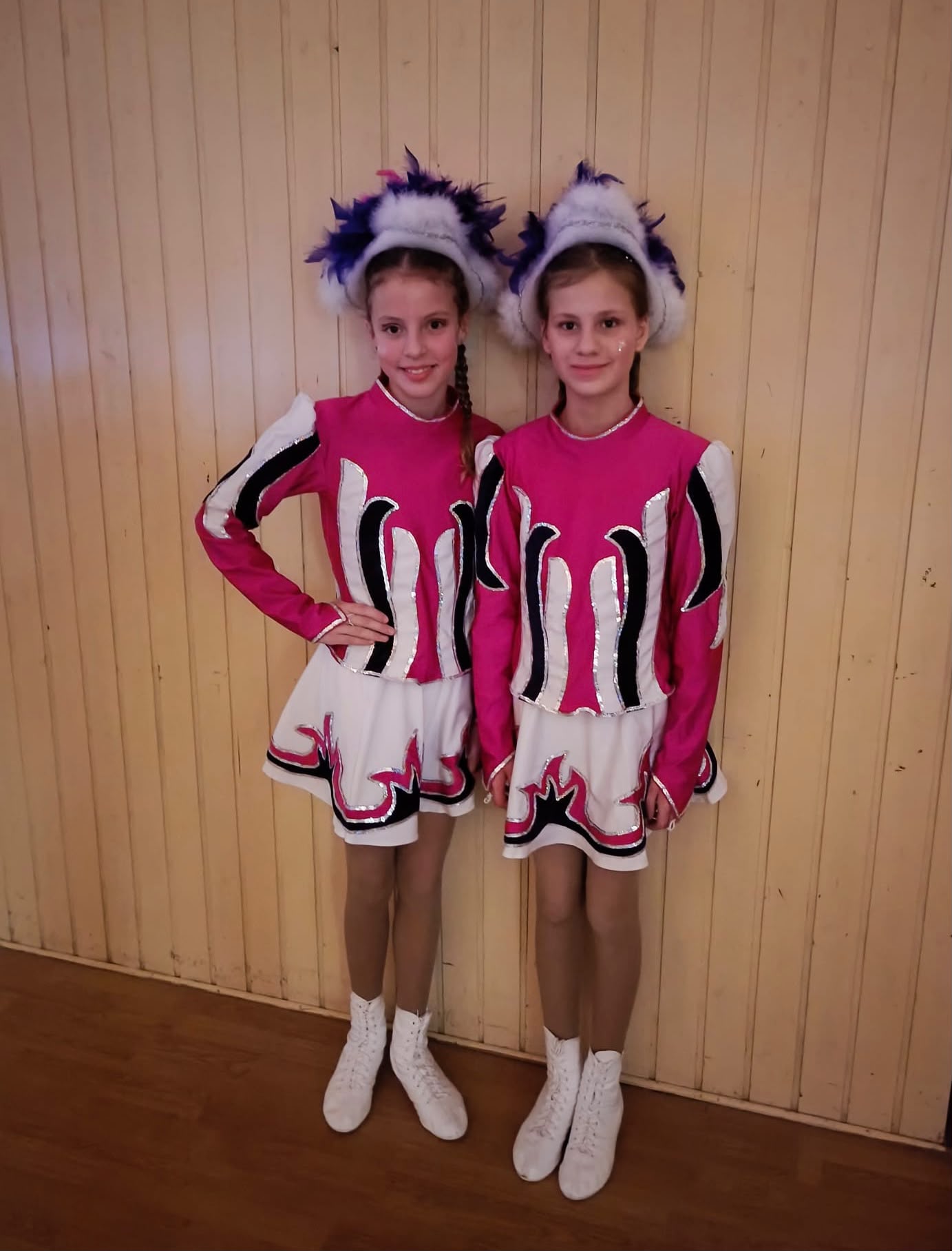 Saphira und Katharina gemeinsam als Mariechen-Duo des ACV Losse Babbele